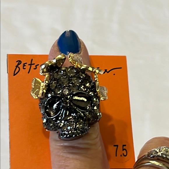 Betsey Johnson Butterfly Skull Cocktail Ring Black and Gold NWT - Picture 6 of 8
